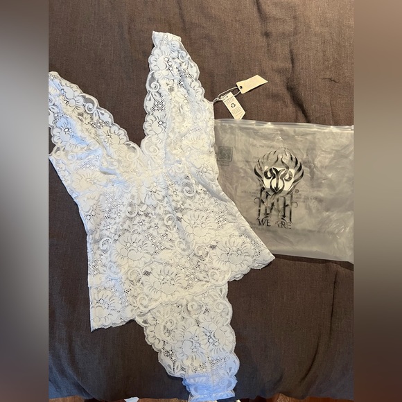 SOLD VIA INSTAGRAM - Picture 3 of 5